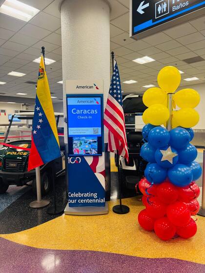 Así preparó American Airlines el puesto de check-in para los pasajeros que viajarán en el vuelo AA3599