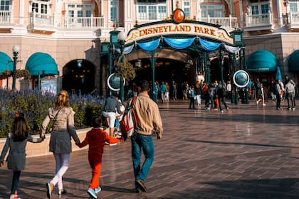 Así puedes evitar pasar por el escáner facial implementado recientemente por Disney en California