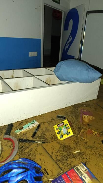 Así quedaron las aulas de la academia Whitby tras la riada.