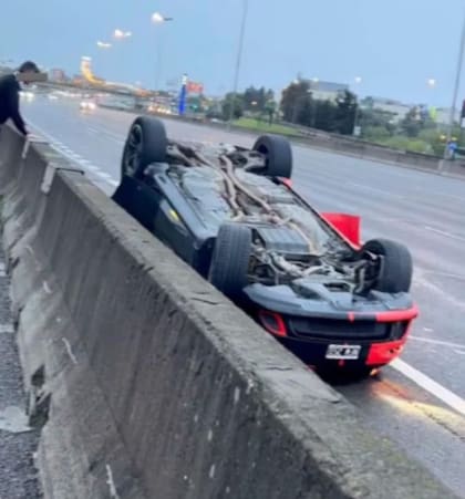 Así quedó el auto del streamer en la Panamericana