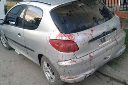 Así quedó el auto en el que huyeron los delincuentes