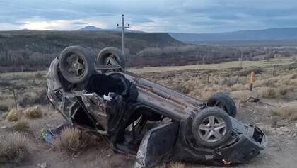 Así quedó el automóvil que chocó en Neuquén.