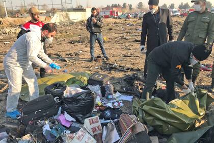 Así quedó el Boeing 737-800 en Teherán, luego de estrellarse al despegar