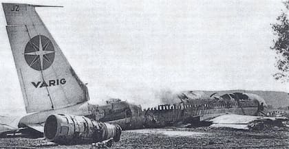 Así quedó el Boeing tras el incendio y la caída en el aterrizaje