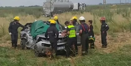 Así quedó el Citroen con el que chocó la pareja.