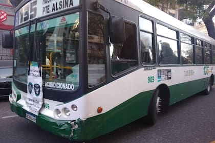 Así quedó el colectivo agredido