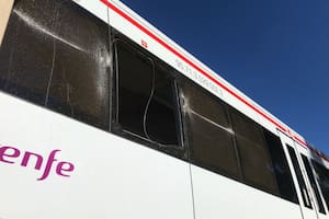 Un tren chocó contra el brazo de una grúa en España: al menos cinco heridos