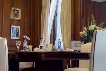 Así quedó el despacho de la vicepresidenta, Cristina Kirchner, luego de se atacado a piedrazos durante una manifestación contra el FMI en las inmediaciones del Congreso de la Nación