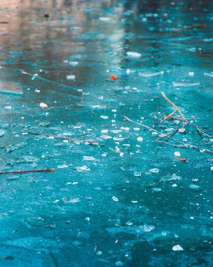 Así quedó el dique de tandil tras el frío polar. Foto/Instagram: @tandil.turismo