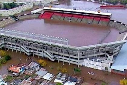 Así quedó el estadio de Colón en 2003