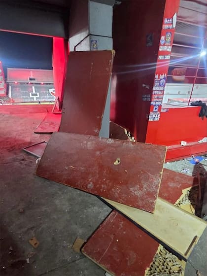 Así quedó el estadio de Independiente tars los incidentes en el partido ante la U de Chile