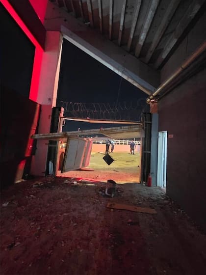 Así quedó el estadio de Independiente tars los incidentes en el partido ante la U de Chile