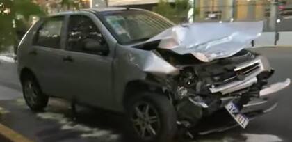 Así quedó el Fiat Palio que chocó esta mañana en avenida Libertador