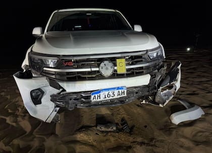 Así quedó el frente de la camioneta Amarok tras el choque contra el UTV
