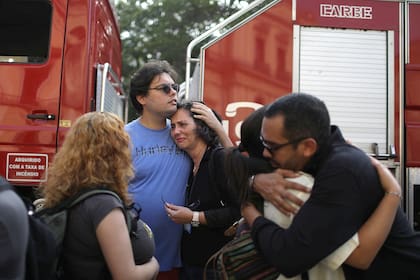 Al enterarse del incendio personal del museo se acercó al lugar para poder ayudar a rescatar piezas históricas