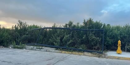 Así quedó el portón del barrio privado donde ocurrió el robo a argentinos en Chile