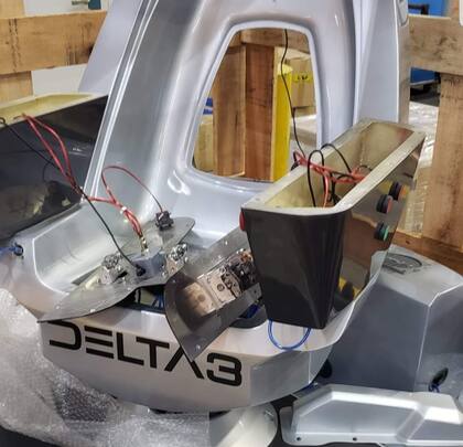 Así quedó el simulador de Delta3 luego de que lo desarmaran en Aduana