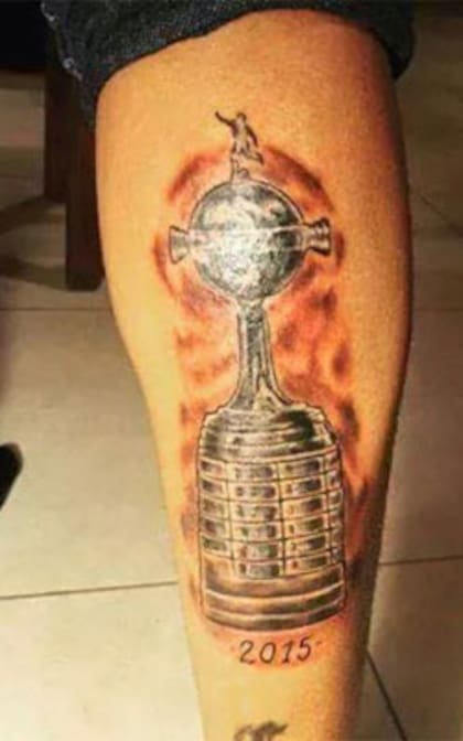 Así quedó el tatuaje de Vangioni