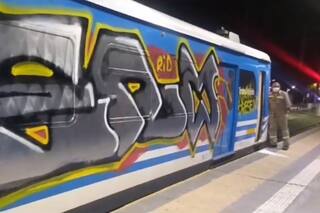 Quilmes: grafitearon una formación del Roca y fueron detenidos