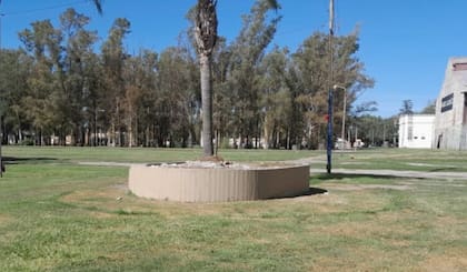 Así quedó la base del monumento tras su remoción