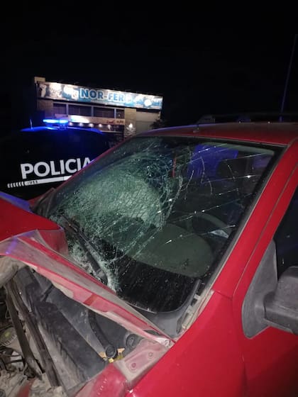 Así quedó la camioneta Eco Sport que atropelló a un policía y a un preventor en Mendoza.