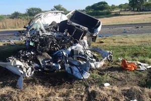 Suben a cuatro los muertos por el choque entre un camión y una camioneta en la ruta 18