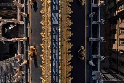 La Capilla Real, el último gran proyecto de construcción de Luis XIV y su legado espiritual, es una de las joyas del Palacio de Versalles, junto con el Salón de los Espejos