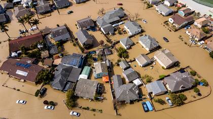 Así quedó la comunidad de Pajaro, en el condado de Monterey, tras las inundaciones de marzo pasado (AP Foto/Noah Berger)