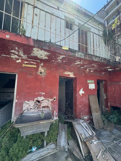 Recupera el hotel de su abuelo tras seis años de usurpación: una historia de horror a alivio Estado de la propiedad tras la usurpación