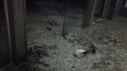 Así quedó la puerta de la sede de Peñarol