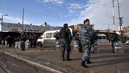 Entre los detenidos de La Salada hay cuatro policías: uno fue custodio de Sergio Berni