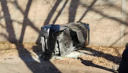 Así quedó la Toyota Hilux que manejaba Thiago Narváez en Mendoza.