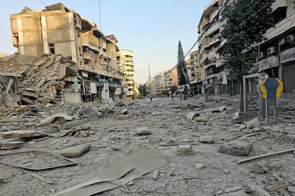 Así quedó una calles en los suburbios del sur de Beirut tras uno de los ataques