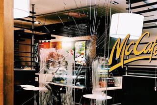 Un grupo de personas interrumpió la proyección de la película de Agustina Macri