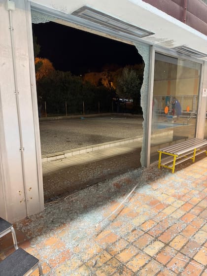 Así quedó ventanal tras el accidente Foto: Ville de La Ciotat