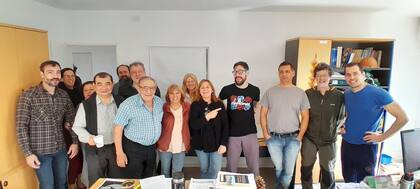 Así recibieron a José sus compañeros del Servicio Geológico luego de que ganara el departamento