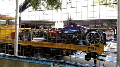 Así retiraban el auto de Pechito López tras el accidente