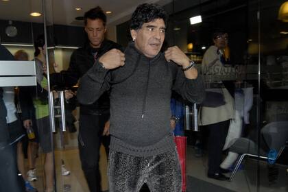 Así salía Maradona ayer de un gimnasio de Las Cañitas
