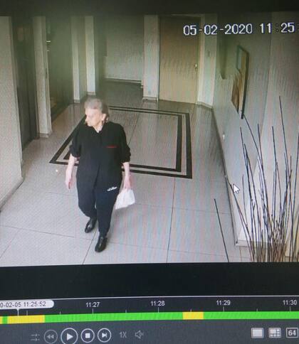 Así salió hoy de su casa, según registró la cámara de seguridad