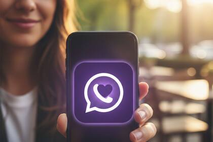 Así se activa el "modo corazón violeta" de WhatsApp