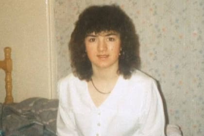 Así se encuentra Mae West hoy; la mujer que sobrevivió a 'la casa del horror' hoy está casada y tiene dos hijos