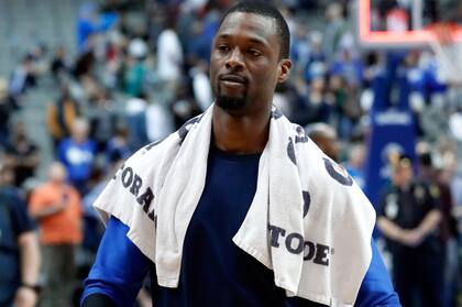 Así se fue de la cancha Barnes cuando su (ex) equipo, Dallas Mavericks, venció 99-93 a Charlotte Hornets