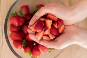 Así se guardan las frutillas en la heladera para que no se arruinen tan rápido