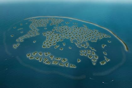 Así se habría visto el Mundo de Dubai de haber finalizado el proyecto, sin embargo, hasta hoy solo existen pocas islas desarrolladas; el resto son dunas de arena suspendidas sobre el Golfo Pérsico