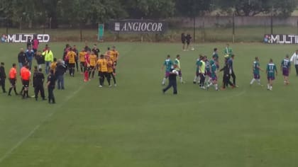 Así se iba el plantel de Excursionistas de la cancha de Comunicaciones