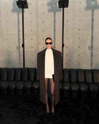 Así se mostró Valentina Zenere posando para Saint Laurent en la Semana de la Moda de París 2024