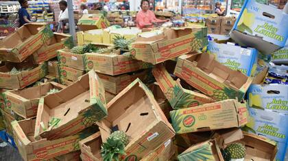 Las caja vacías de mercadería que la gente con desesperación compra antes de la llegada del huracán Irma