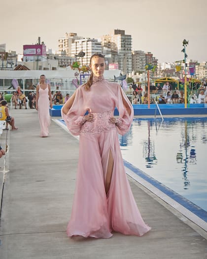 Así se presentaron los diseños Mario Vidal, de Iara