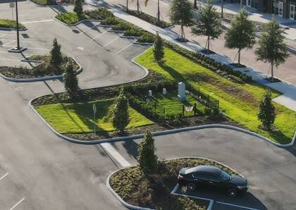 Así se ve desde un dron el cementerio que hay en el estacionamiento de un Publix de Florida