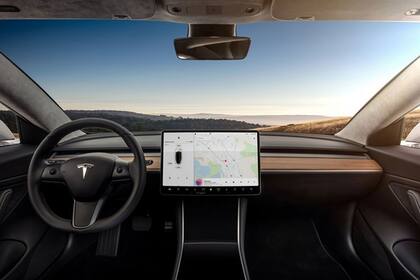 Así se ve el interior del Model 3, el auto de Tesla que estará equipado con una enorme pantalla táctil